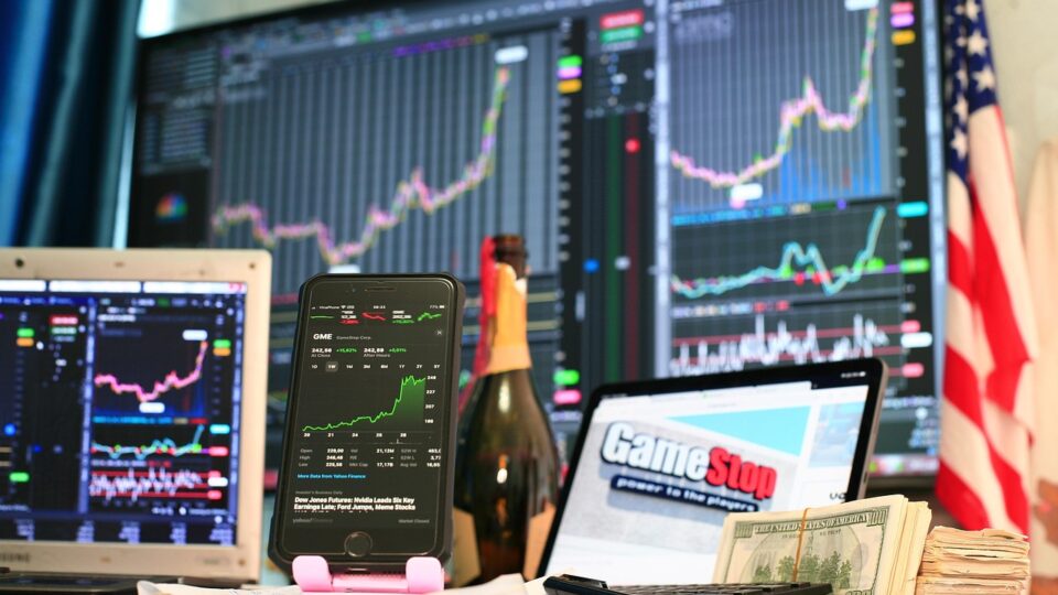 Market performance and stock movements — SMIC, HUA HONG SEMI