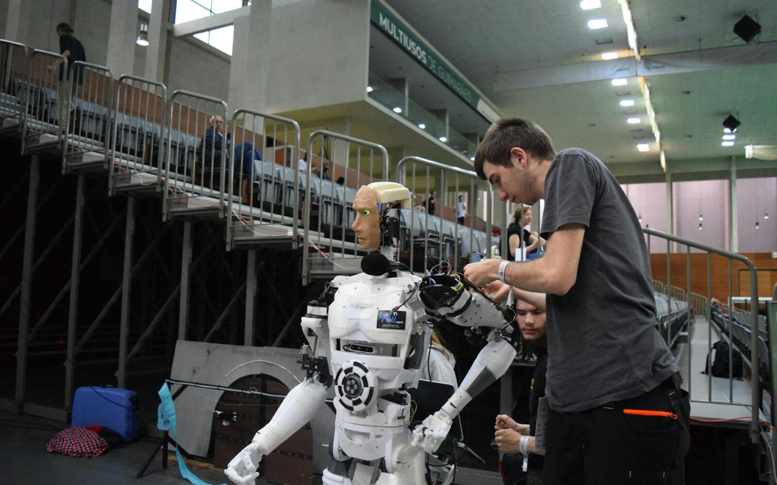 OpenAI — ai-agents — OpenAI, Anthropic