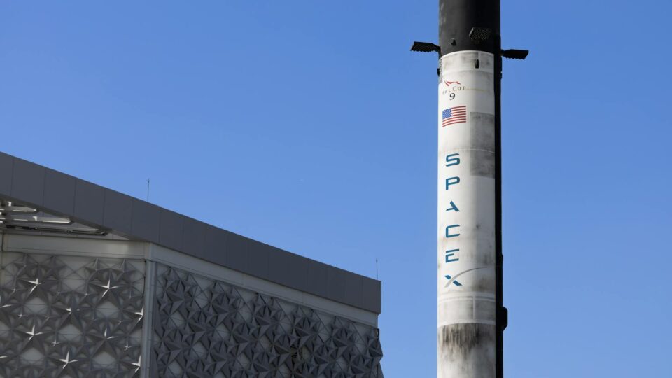 SpaceX launch delay and Lenovo's AI success — SpaceX, Lenovo