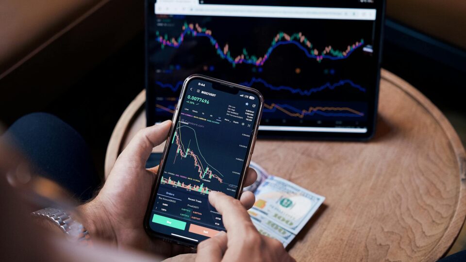Investors Return to AI Trade — Asia Tech Stocks Rally, Yvonne Man