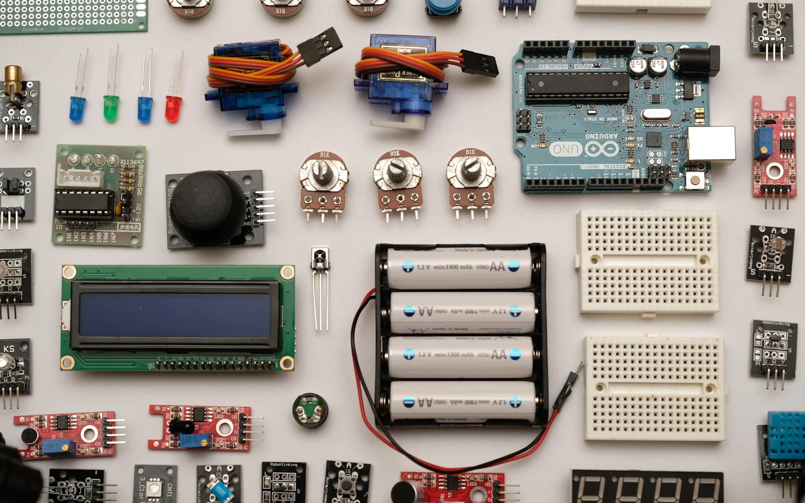 Establishment of Electronic Materials Supply Chain Center — SMIC, Hua Hong