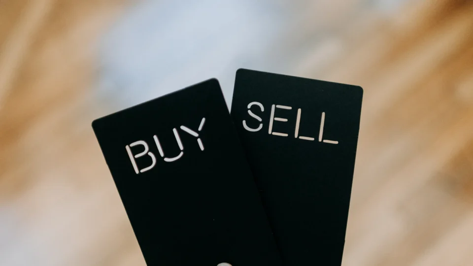 southbound capital flows in Hong Kong stocks — SMIC, China Mobile